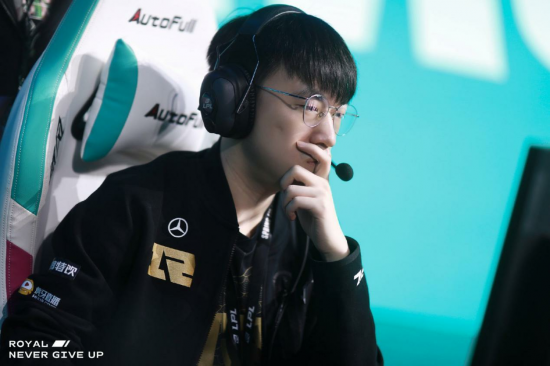 英雄联盟S15总决赛瑞士轮精彩继续 TES与BLG备战